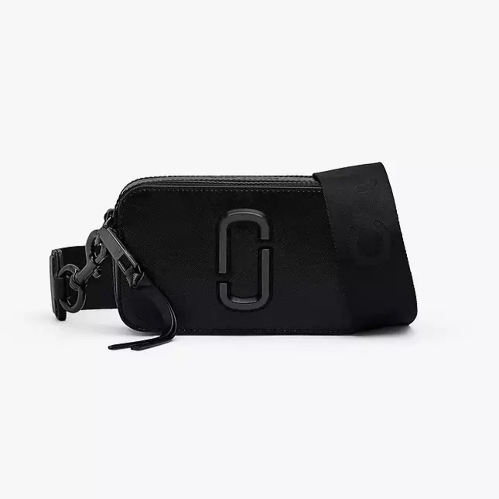 Marc Jacobs Purse
THE SNAPSHOT DTM